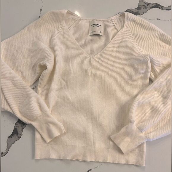Abercrombie cream Puff Sleeve Sweater - Picture 1 of 3